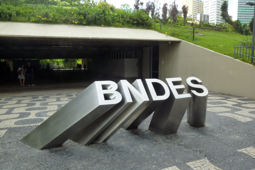 BNDES: O que é e Importância para o País - Blog FIA