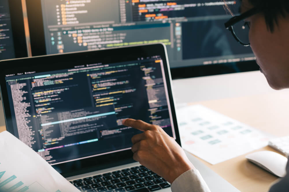 Desenvolvimento de Softwares: O que &eacute;, Como Funciona e Dicas - Blog FIA