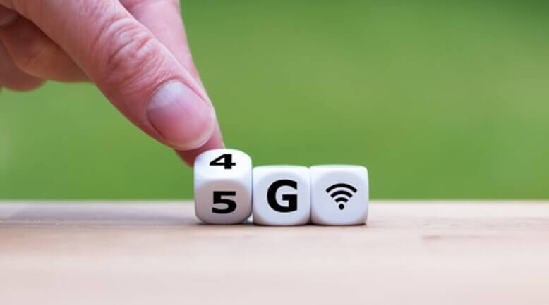 Dados númerico, alfabético e simbólico, formando a palavra "5g" e o símbolo do wifii equipado com a internet 5g