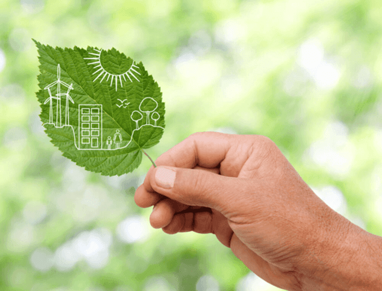 Homem segura uma folha verde vibrante sustenta uma ilustração complexa do horizonte da cidade, simbolizando a incorporação da energia sustentável na vida urbana.
