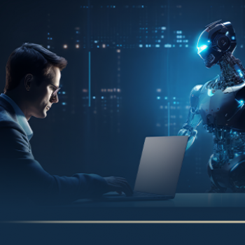 Colaborador de uma empresa interagindo com notebook e um robô atrás, simbolizando o uso da Inteligência artificial no mercado de trabalho